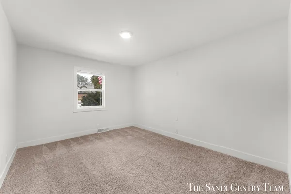 $422,900 | 904 East Savidge Street, Spring Lake, MI 49456