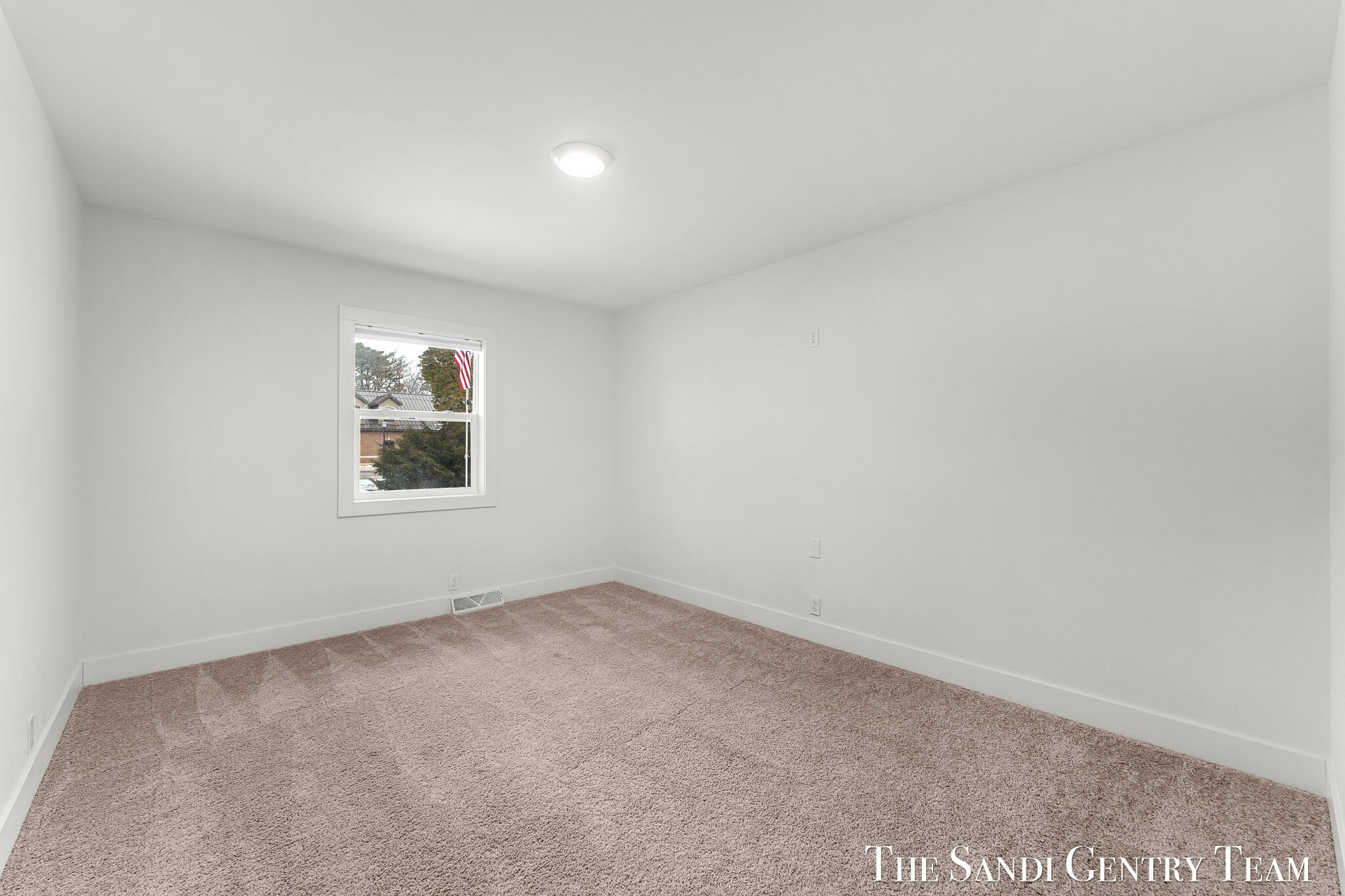 904 East Savidge Street Spring Lake, MI 49456 - Photo 24 of 52 29-AIV00051