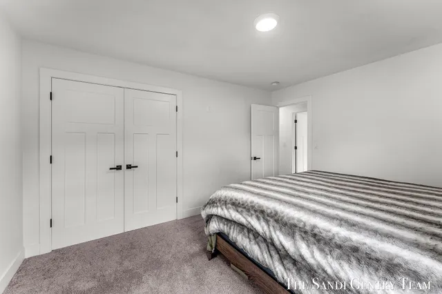 $422,900 | 904 East Savidge Street, Spring Lake, MI 49456