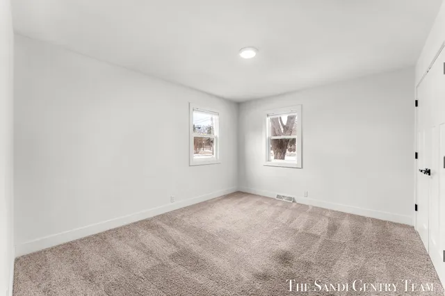 $422,900 | 904 East Savidge Street, Spring Lake, MI 49456