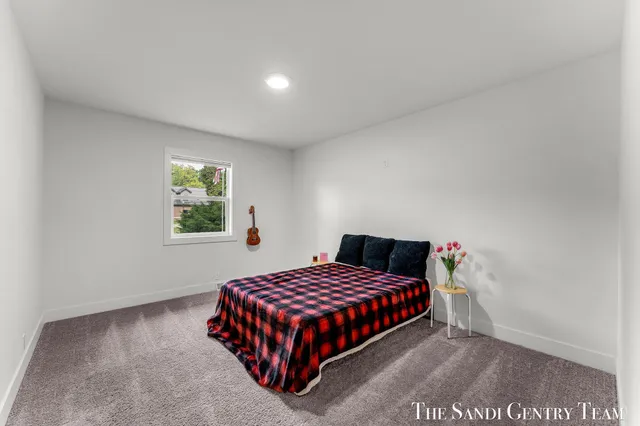 $422,900 | 904 East Savidge Street, Spring Lake, MI 49456