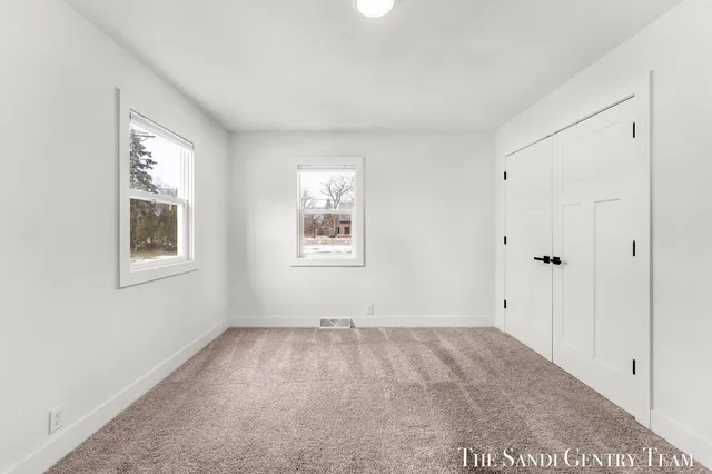 $422,900 | 904 East Savidge Street, Spring Lake, MI 49456