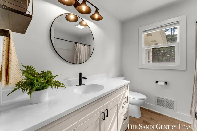 $422,900 | 904 East Savidge Street, Spring Lake, MI 49456