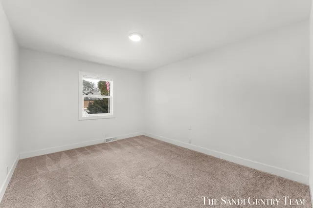 $422,900 | 904 East Savidge Street, Spring Lake, MI 49456