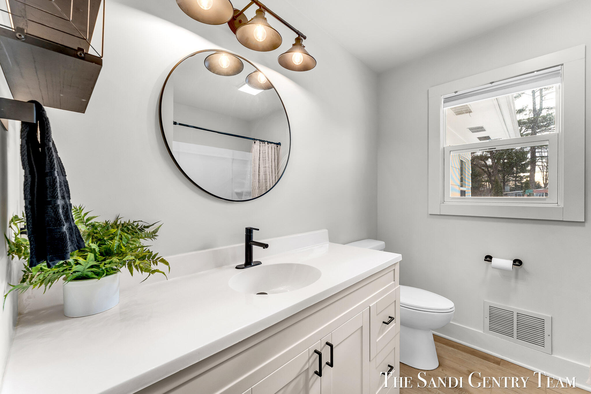 904 East Savidge Street Spring Lake, MI 49456 - Photo 27 of 52 27-AIV00031