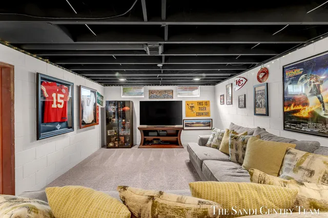 $422,900 | 904 East Savidge Street, Spring Lake, MI 49456