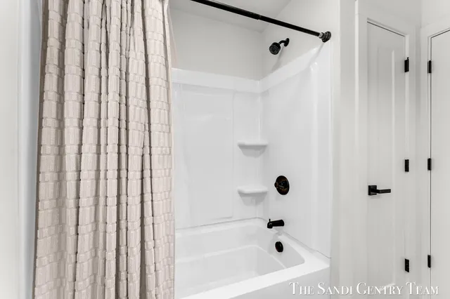 $422,900 | 904 East Savidge Street, Spring Lake, MI 49456