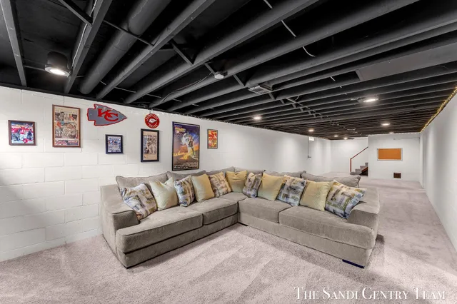 $422,900 | 904 East Savidge Street, Spring Lake, MI 49456