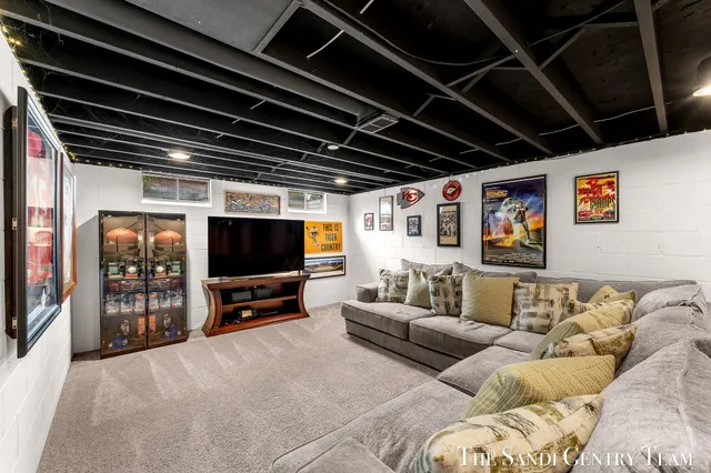 $422,900 | 904 East Savidge Street, Spring Lake, MI 49456