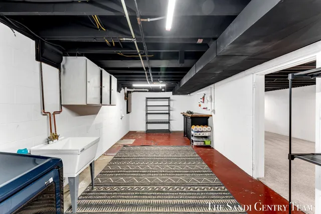 $422,900 | 904 East Savidge Street, Spring Lake, MI 49456