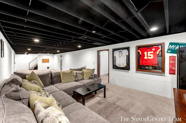 $422,900 | 904 East Savidge Street, Spring Lake, MI 49456