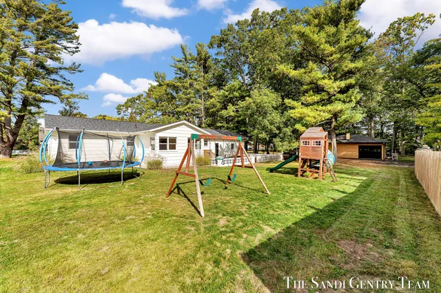 $422,900 | 904 East Savidge Street, Spring Lake, MI 49456