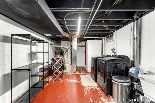 $422,900 | 904 East Savidge Street, Spring Lake, MI 49456