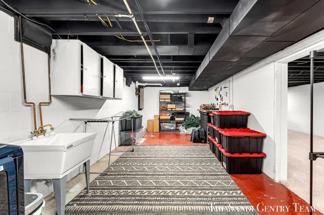 $422,900 | 904 East Savidge Street, Spring Lake, MI 49456