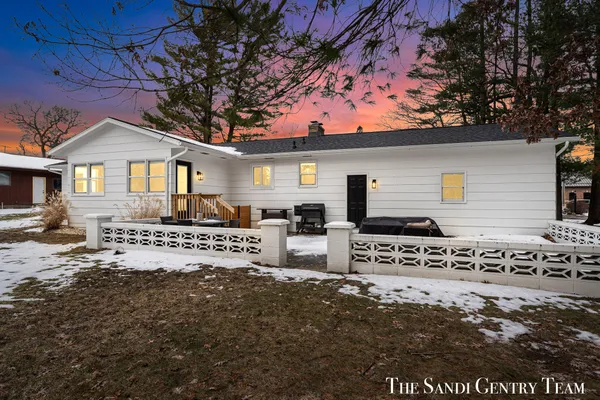 $422,900 | 904 East Savidge Street, Spring Lake, MI 49456