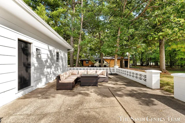 $422,900 | 904 East Savidge Street, Spring Lake, MI 49456