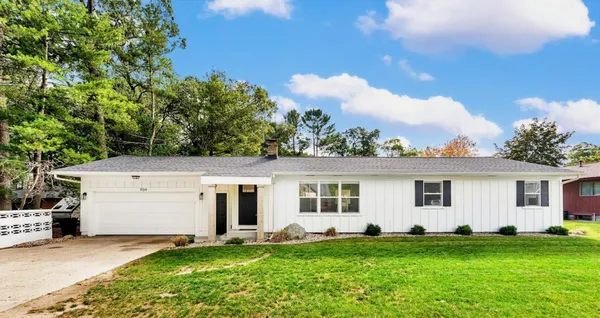 $422,900 | 904 East Savidge Street, Spring Lake, MI 49456