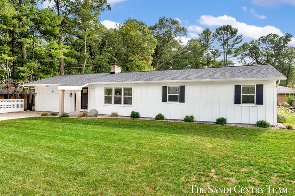 $422,900 | 904 East Savidge Street, Spring Lake, MI 49456