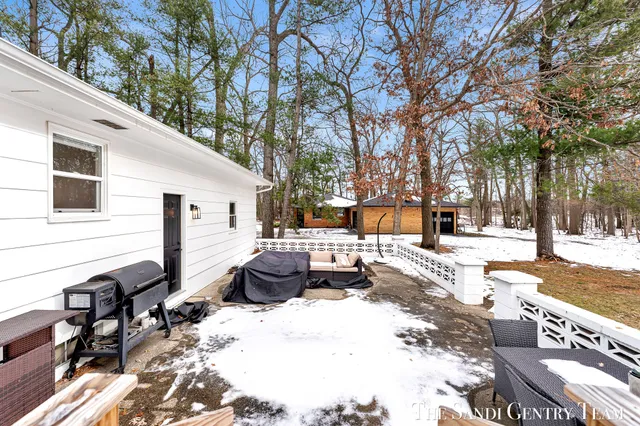 $422,900 | 904 East Savidge Street, Spring Lake, MI 49456