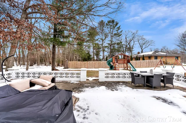 $422,900 | 904 East Savidge Street, Spring Lake, MI 49456