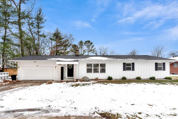 $422,900 | 904 East Savidge Street, Spring Lake, MI 49456