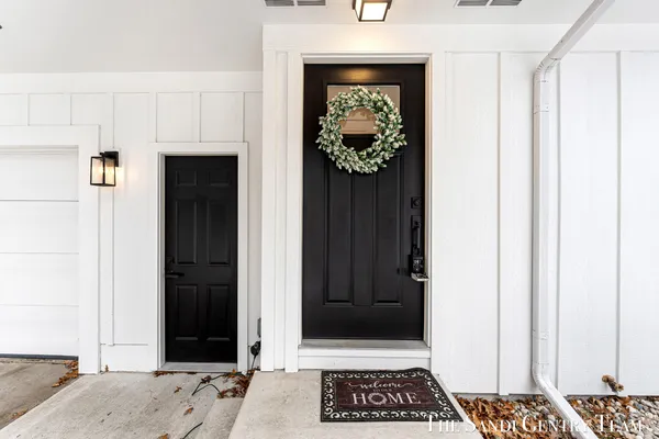 $422,900 | 904 East Savidge Street, Spring Lake, MI 49456