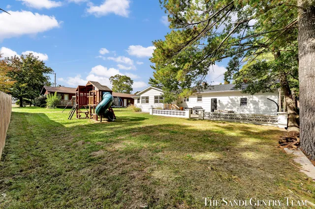 $422,900 | 904 East Savidge Street, Spring Lake, MI 49456