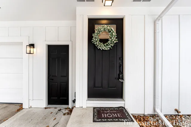 $422,900 | 904 East Savidge Street, Spring Lake, MI 49456