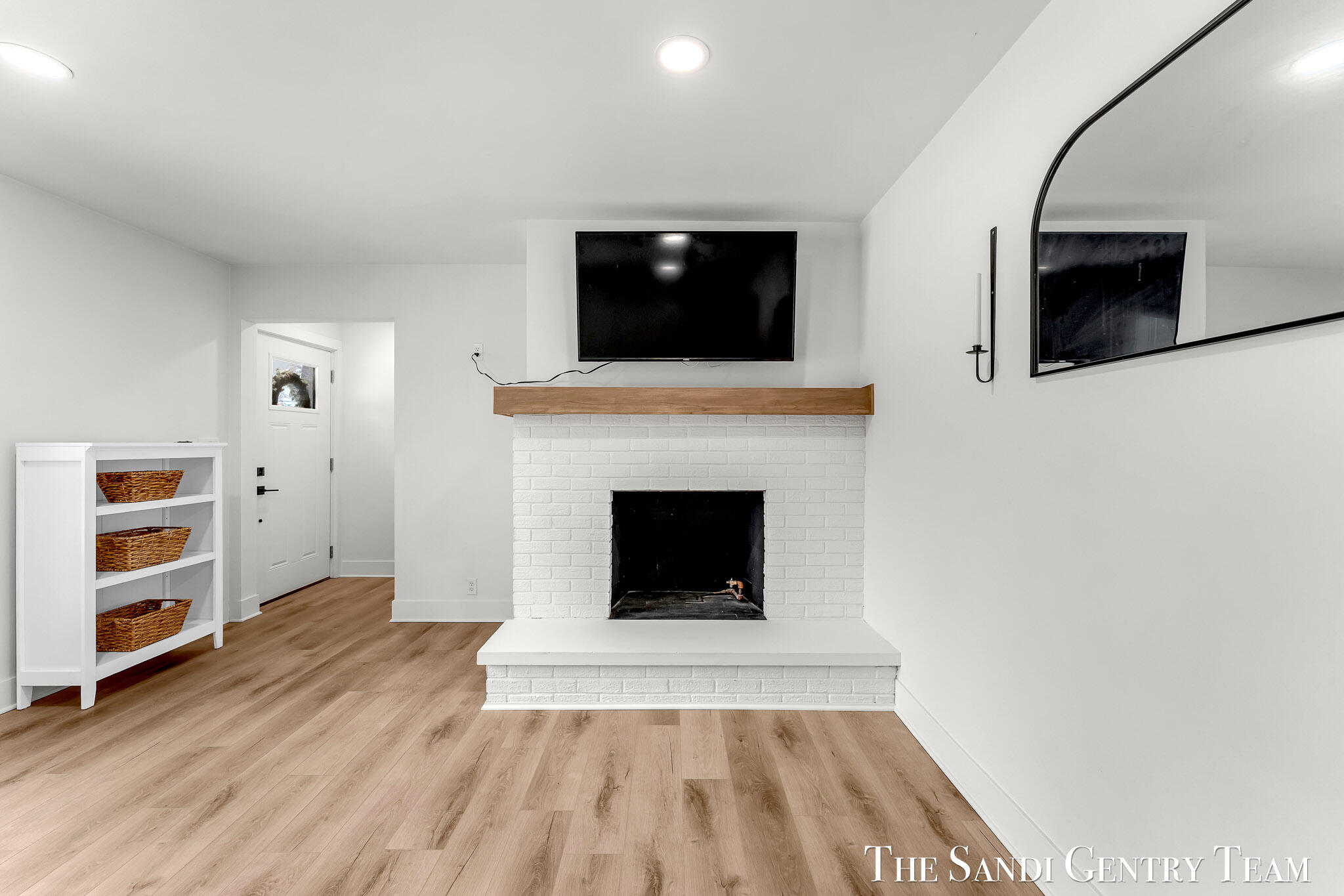 904 East Savidge Street Spring Lake, MI 49456 - Photo 8 of 52 21-AIV00181