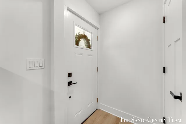 $422,900 | 904 East Savidge Street, Spring Lake, MI 49456