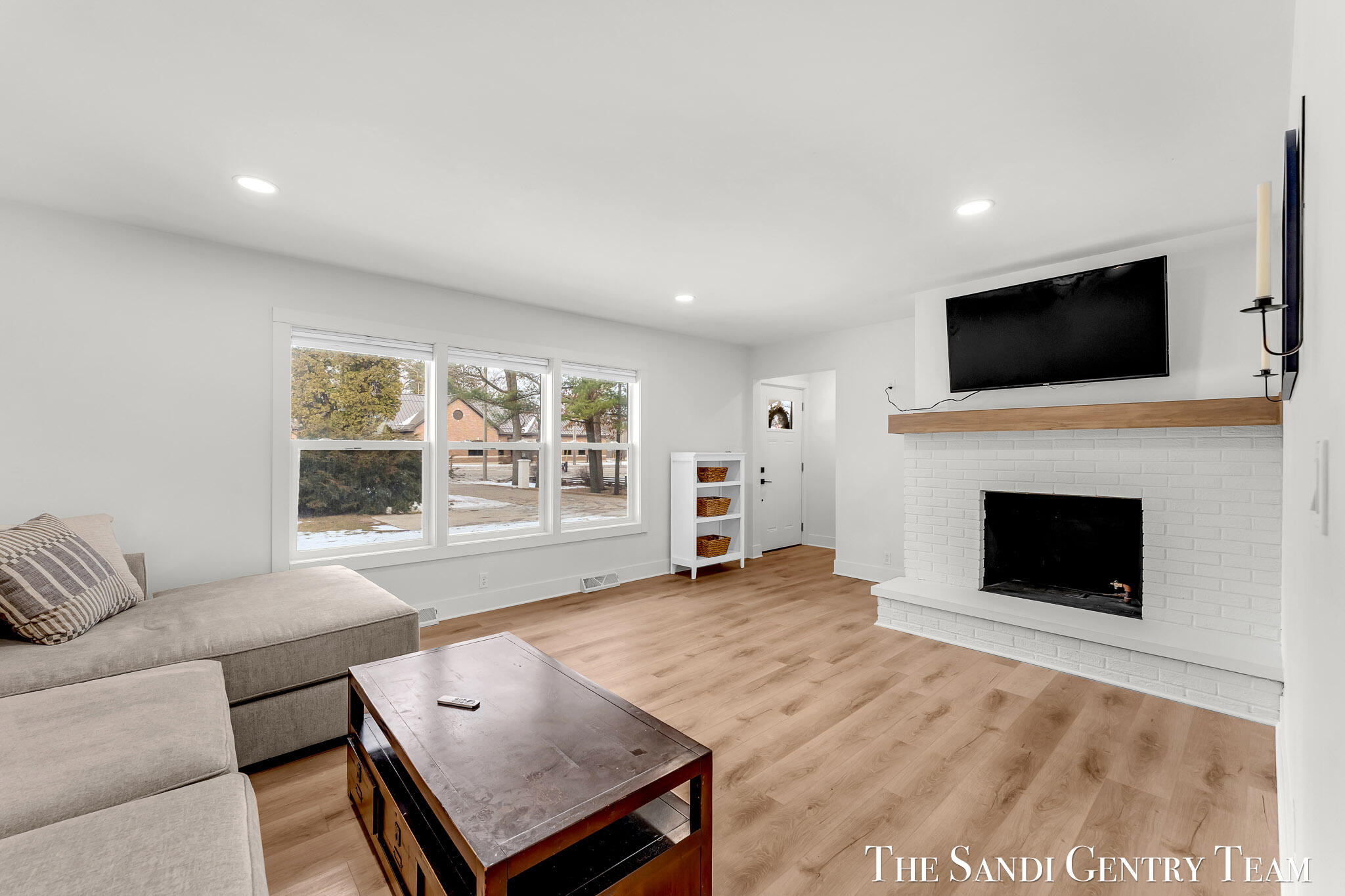 904 East Savidge Street Spring Lake, MI 49456 - Photo 9 of 52 19-AIV00171