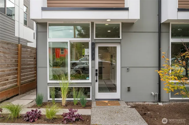 a view of a entryway of the house