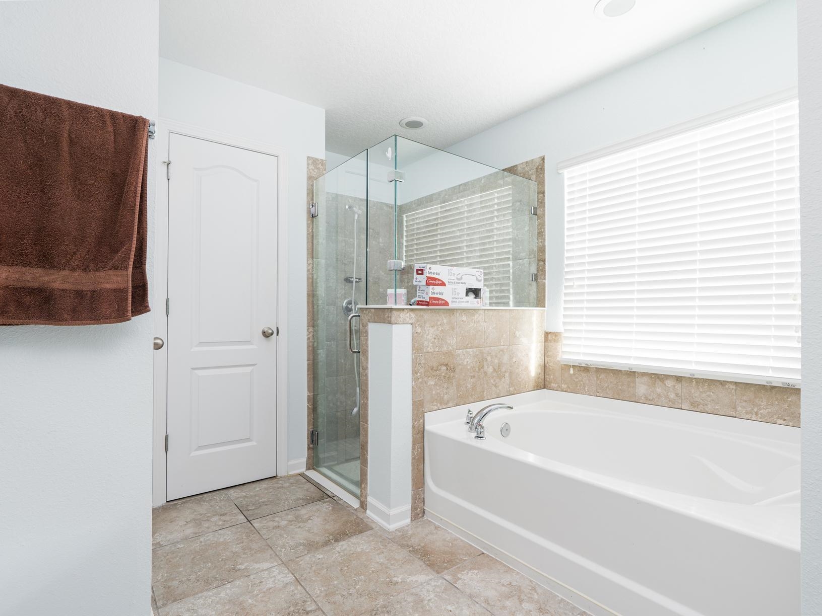 178 South Hamilton Springs Road St. Augustine, FL 32084 - Photo 11 of 26 a bathroom with a bathtub and a shower