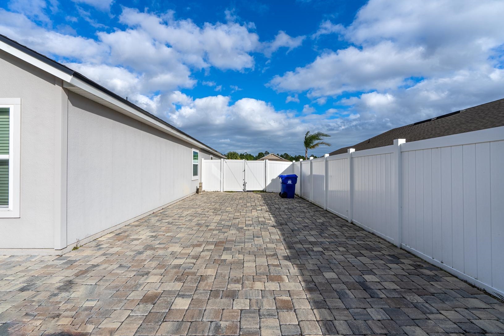 178 South Hamilton Springs Road St. Augustine, FL 32084 - Photo 23 of 26 a view of a backyard of a house