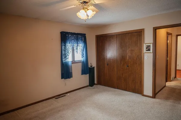 $170,000 | 525 North Hood Street, Blue Earth, MN 56013