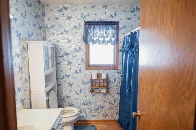 $225,000 | 525 North Hood Street, Blue Earth, MN 56013