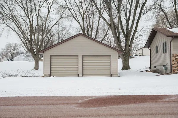 $170,000 | 525 North Hood Street, Blue Earth, MN 56013