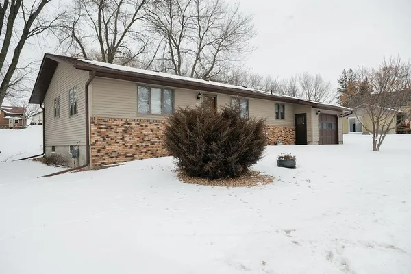 $170,000 | 525 North Hood Street, Blue Earth, MN 56013