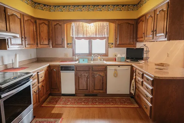 $170,000 | 525 North Hood Street, Blue Earth, MN 56013