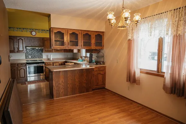 $170,000 | 525 North Hood Street, Blue Earth, MN 56013