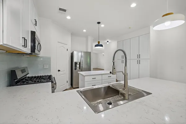 $2,500 | 8104 Luckenwald Cove, Round Rock, TX 78681