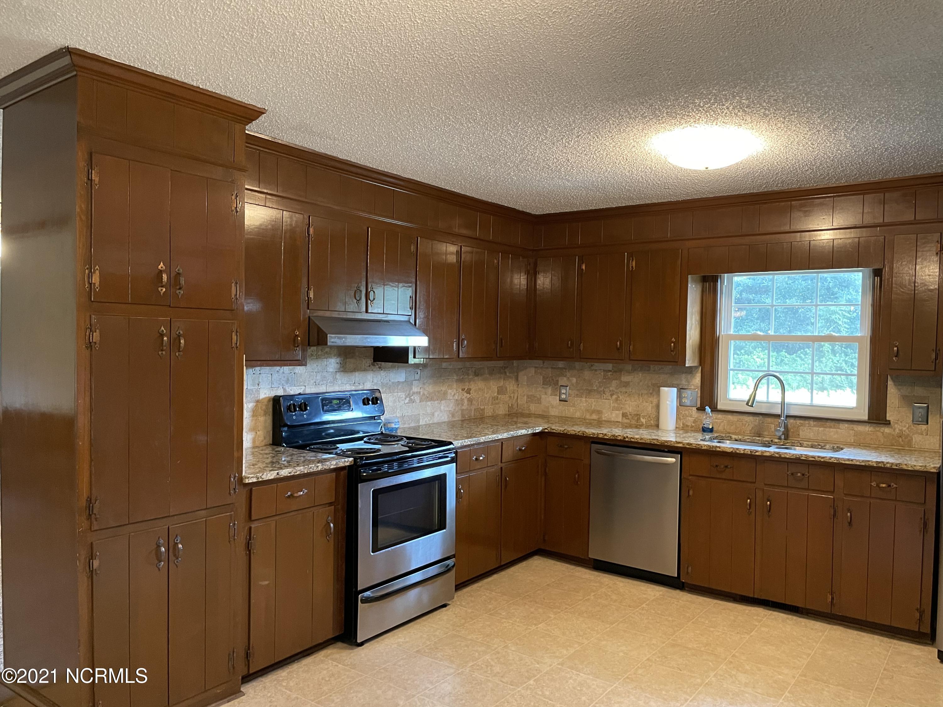307 Prince Road Greenville, NC 27858 - Photo 11 of 26 AC8C0E11-76A3-4D43-B161-A19AE0F29150
