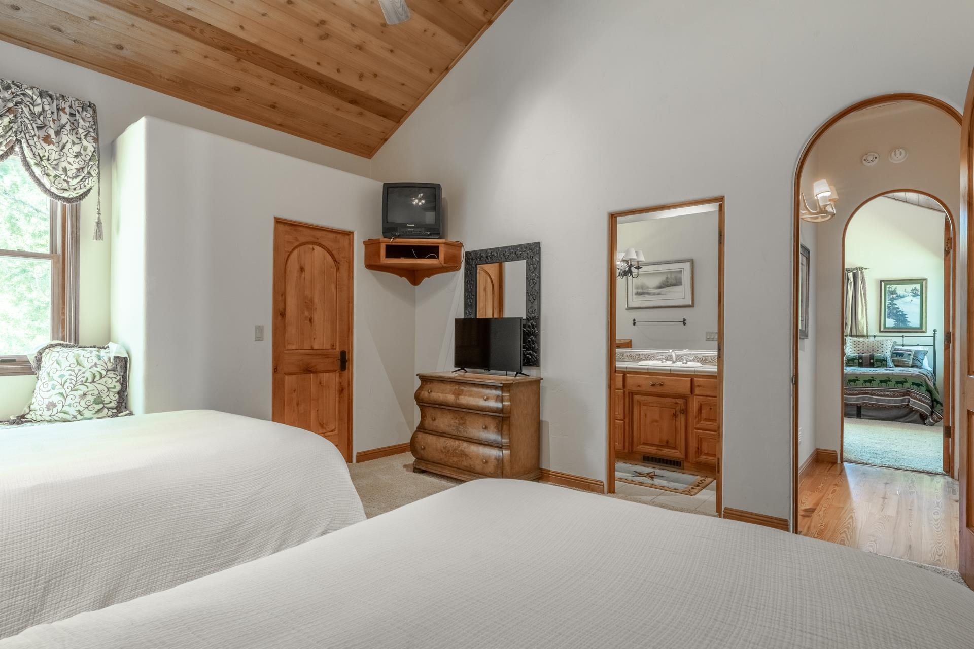45 Skyline Road June Lake, CA 93529 - Photo 39 of 58 a bedroom with bed and wooden floor