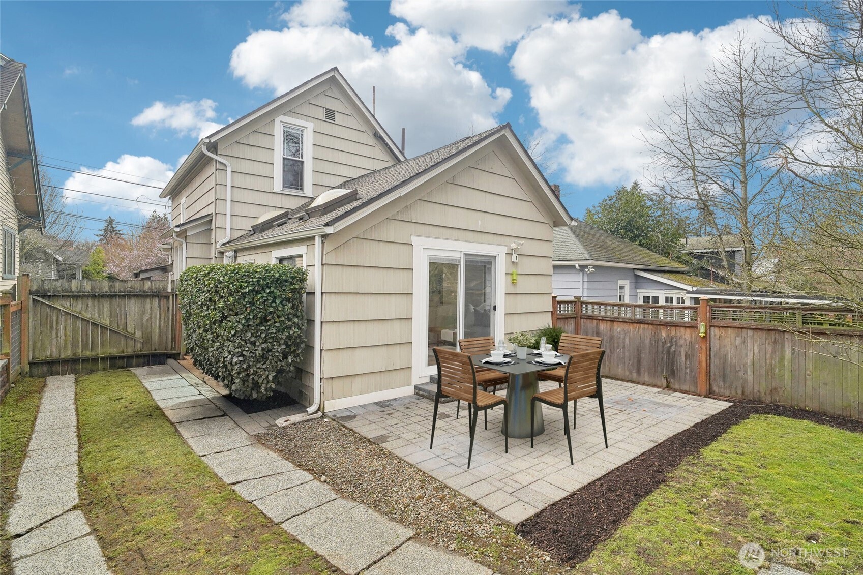 1420 North 50th Street Seattle, WA 98103 - Photo 24 of 30 a balcony with table and chairs