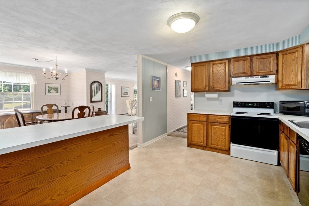 12 Pontiac Road Peabody, MA 01960 - Photo 10 of 26 Gallery Image 10