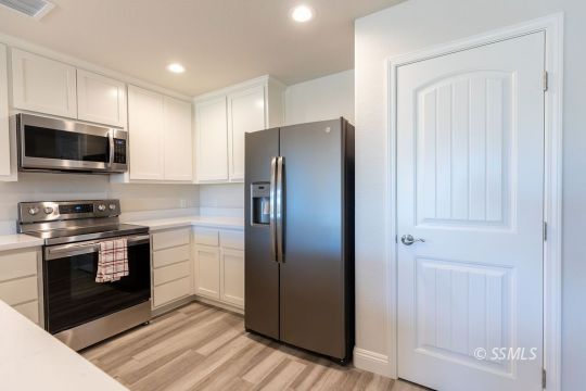 930 West Sullivan Avenue Ridgecrest, CA 93555 - Photo 6 of 29