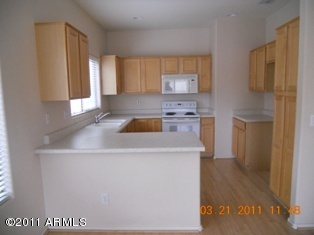 4368 South Rim Court Gilbert, AZ 85297 - Photo 4 of 12 kitchen