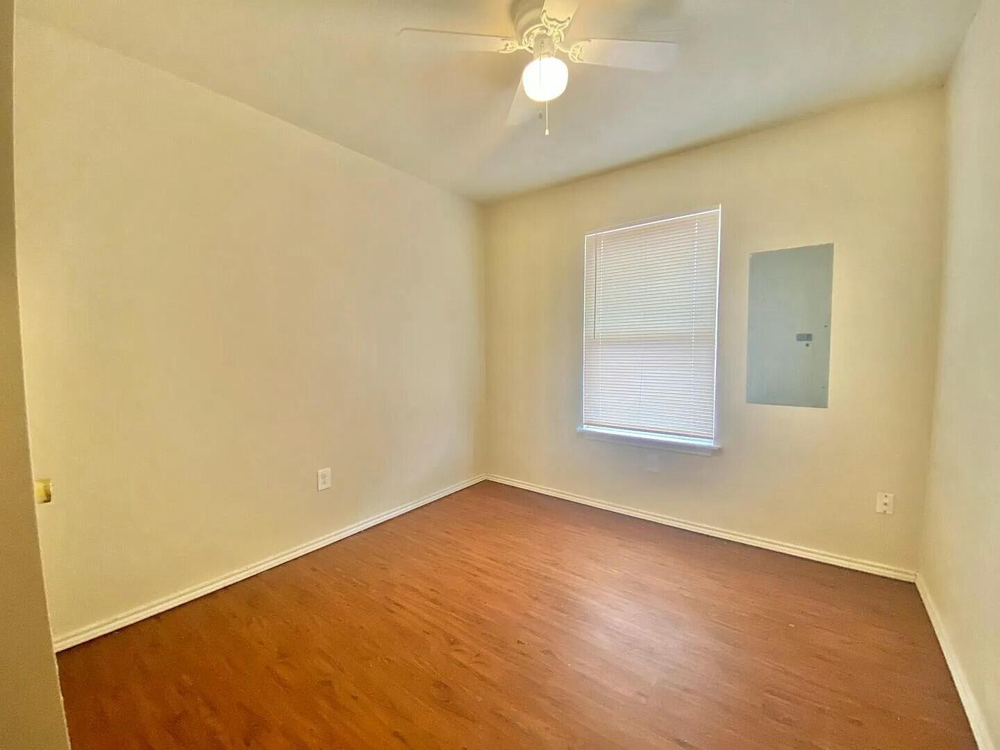 3 St Lubbock Tx 79415 Lubbock, TX 79415 - Photo 40 of 44 an empty room with a window