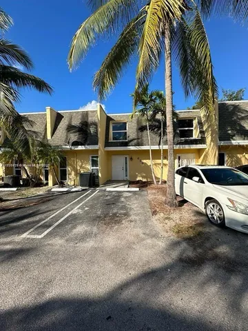 $2,000 | 622 Southwest 1st Street, Unit 622, Boynton Beach, FL 33435