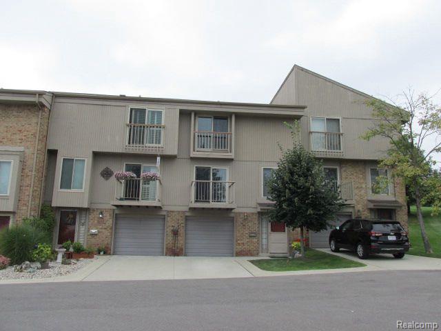 835 Oak Brook Ridge Drive Rochester Hills, MI 48307 - Photo 1 of 14